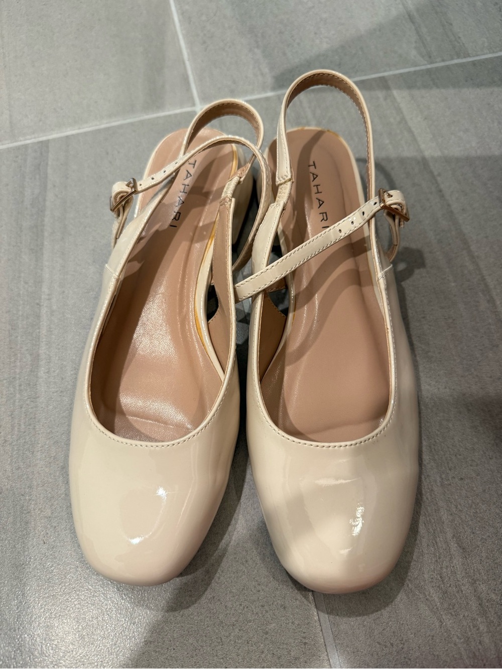 Tahari women’s creme beige sandals loafer